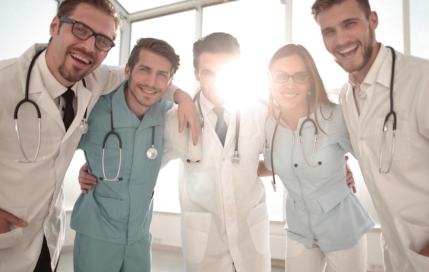 Foto foto di giovane squadra o gruppo di medici