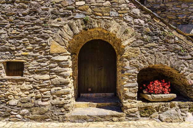 베겟 지로나(Beget Girona) 산간 마을의 전체 돌로 만든 그림 같은 집