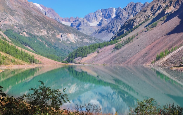 アルタイ山脈の美しい湖