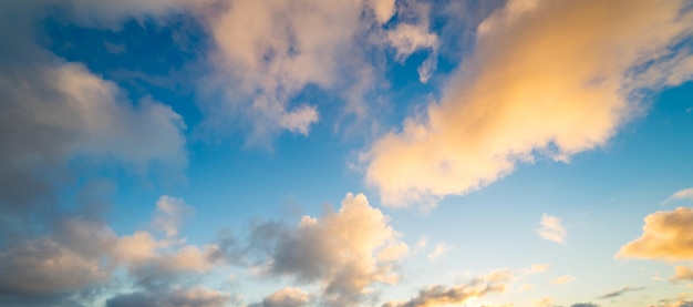 Photo picturesque landscape scene and sunset above road