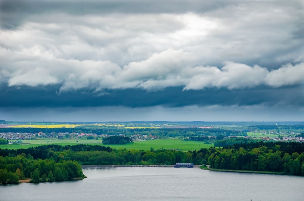 Photo picturesque large minsk reservoir drozdy in belarus.