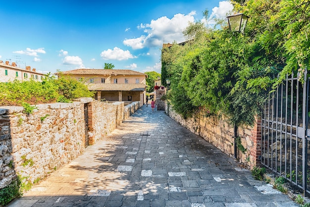 イタリア、トスカーナ、シエナ県の風光明媚な村、バーニョヴィニョーニの美しい中世の建物