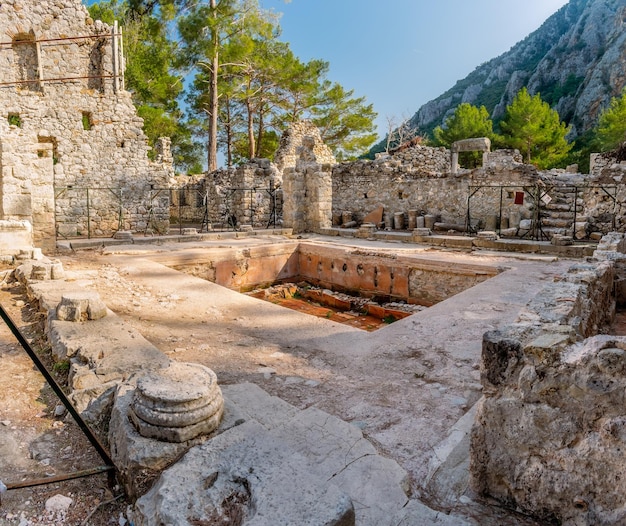 Photo picturesque ruins of the ancient city of olympos in turkey