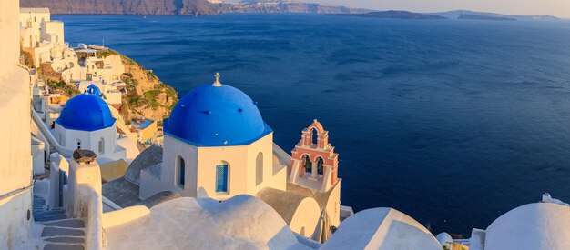 日没ギリシャの美しい町サントリーニ島