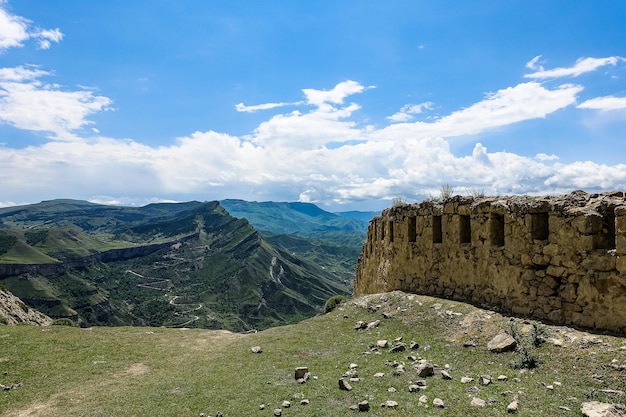 グニブ要塞の美しい景色保護壁ロシアダゲスタン2021年6月
