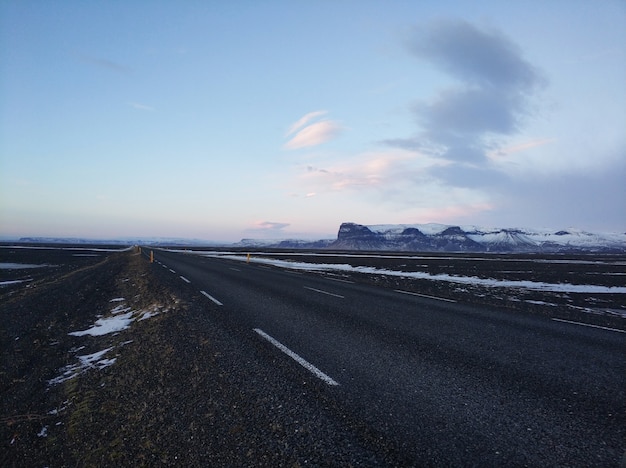 アイスランドの美しい冬の風景。