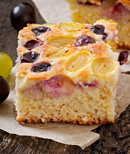 pie with grapes and vanilla