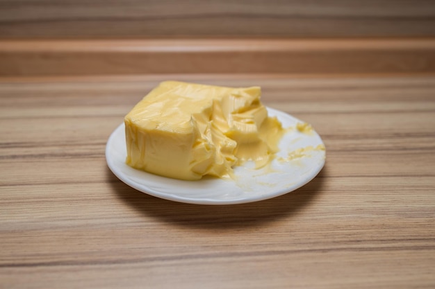 Photo a piece of butter on a plate