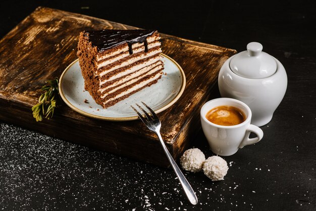 黒のチョコレートケーキ