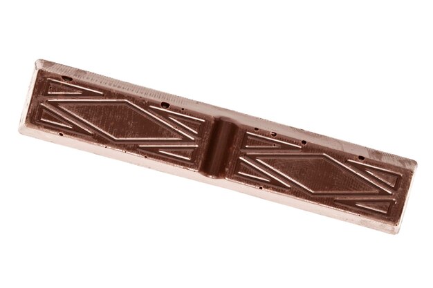 Foto pezzo di cioccolato isolato