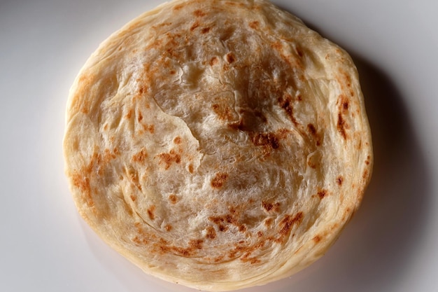 아침 식사로 Roti Canai 또는 Paratha 조각