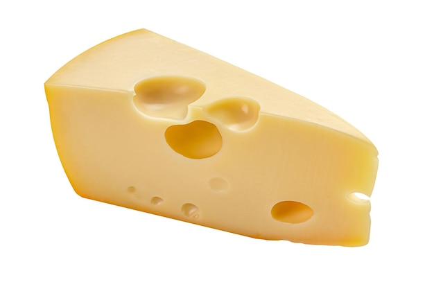 Кусок желтого свежего сыра Вардеваал, изолированные на белом фоне.