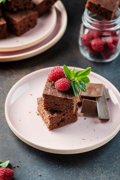 Pezzi di una torta al cioccolato