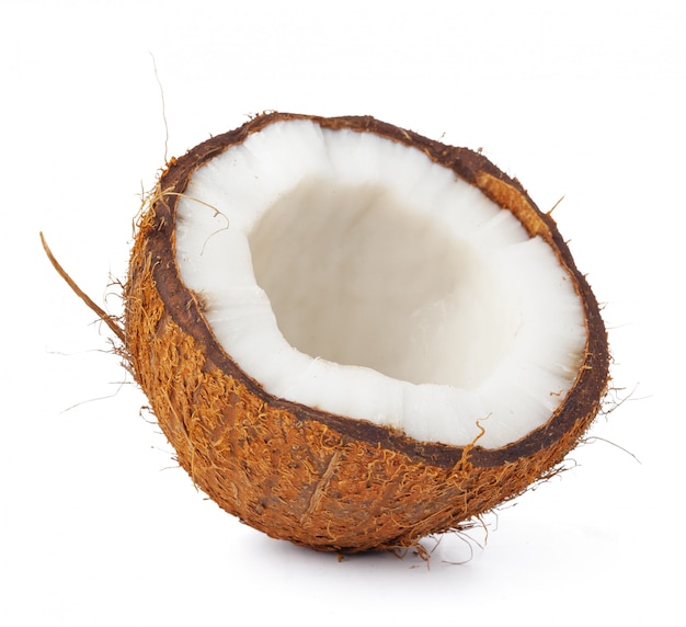 Фото Кусочки кокоса на белом фоне