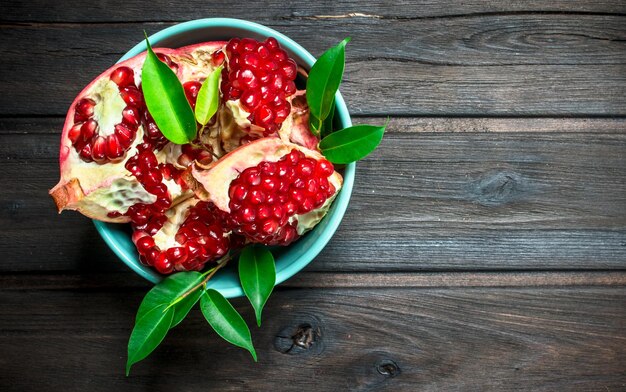 The pieces of pomegranate in a bowl