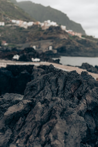 Foto piedras negras en las costas de garachico en tenerife