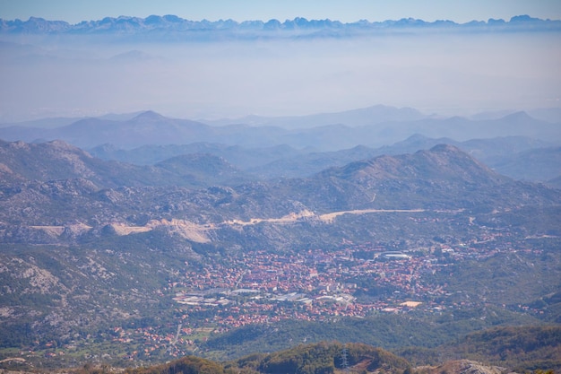 Piek van bergen nationaal park lovcen natuur van montenegro