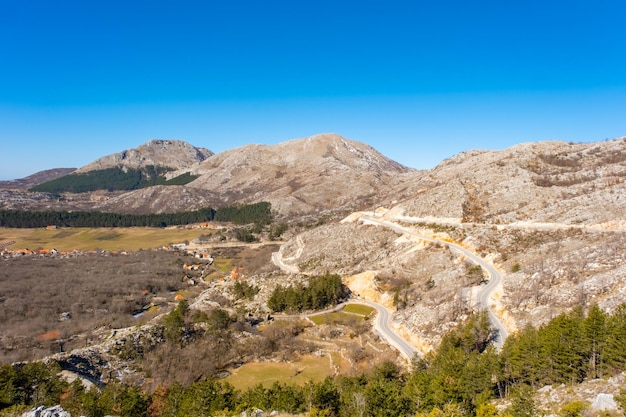Piek van bergen nationaal park lovcen natuur van montenegro