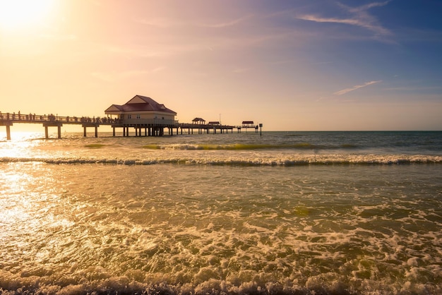 Pier 60 bij zonsondergang op Clearwater Beach in Florida