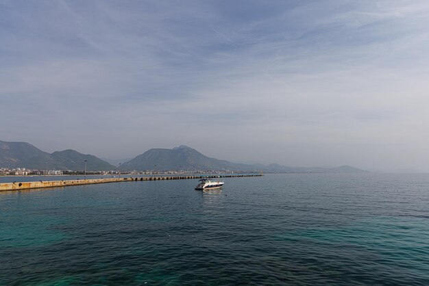 Photo pier in alanya with motor boat