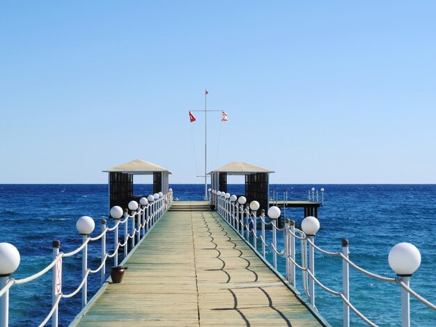 Foto pier cipro mare blu