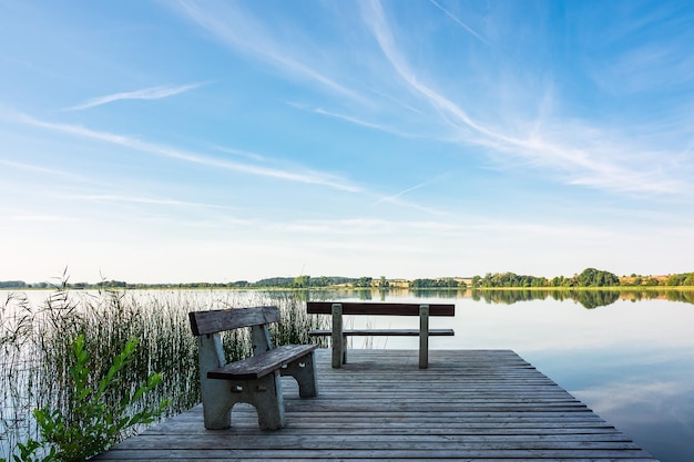 Photo pier over lake against sky