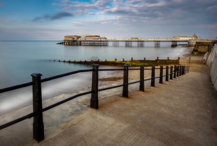 Foto pier over de zee tegen de lucht