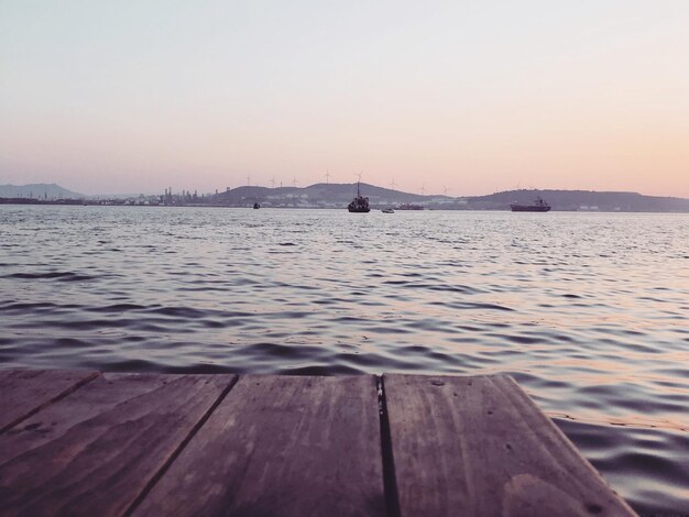 Photo pier over sea against clear sky during sunset