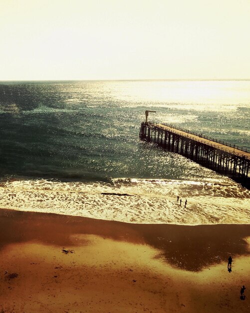 Photo pier over sea against clear sky