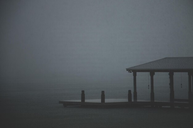 Photo pier on sea against sky