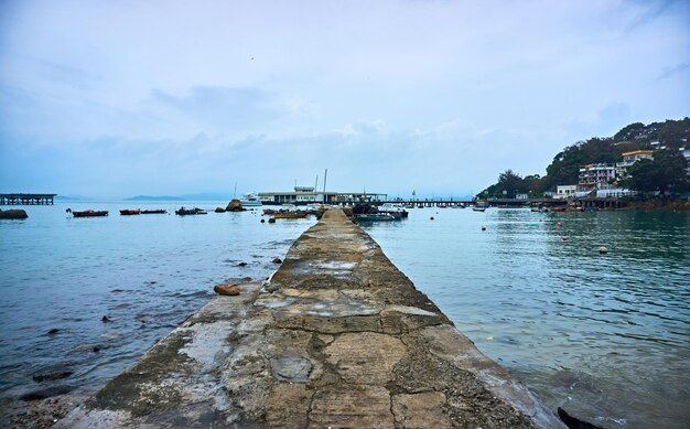 Photo pier on sea against sky