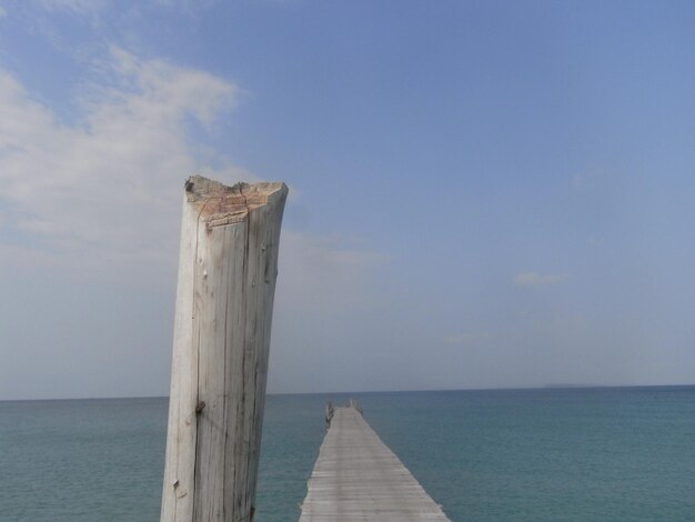 Foto il molo sul mare contro il cielo