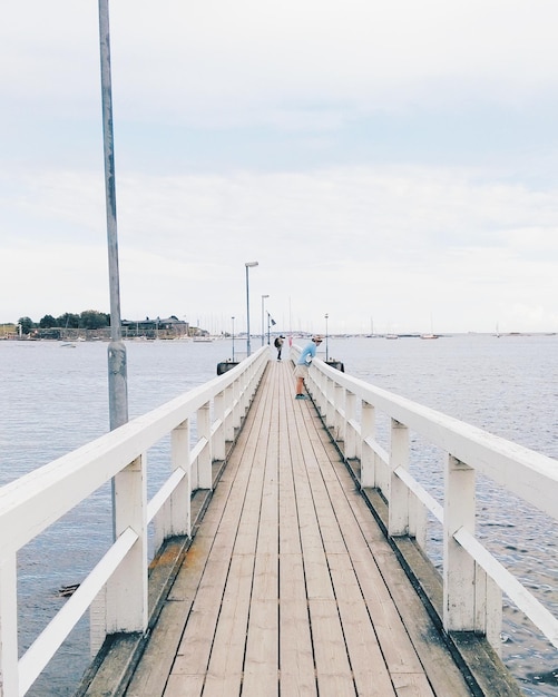 Photo pier over sea against sky