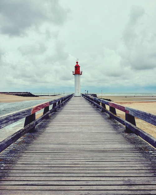 Photo pier over sea against sky