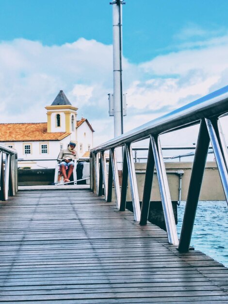 Foto il molo sul mare contro il cielo