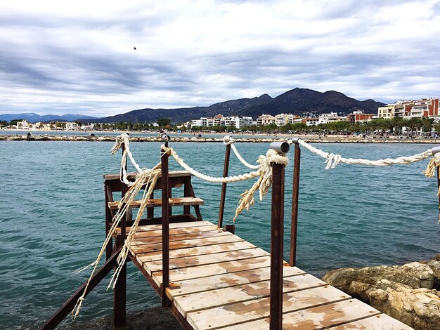 Photo pier over sea against sky