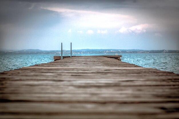 Photo pier over sea against sky