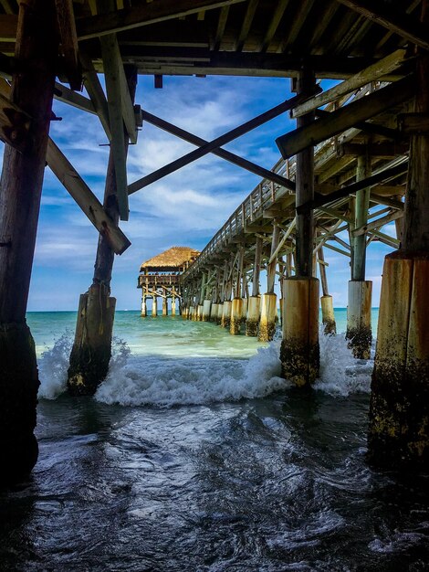 Photo pier over sea against sky