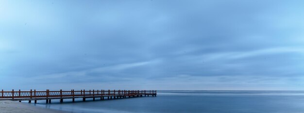 Photo pier over sea against sky