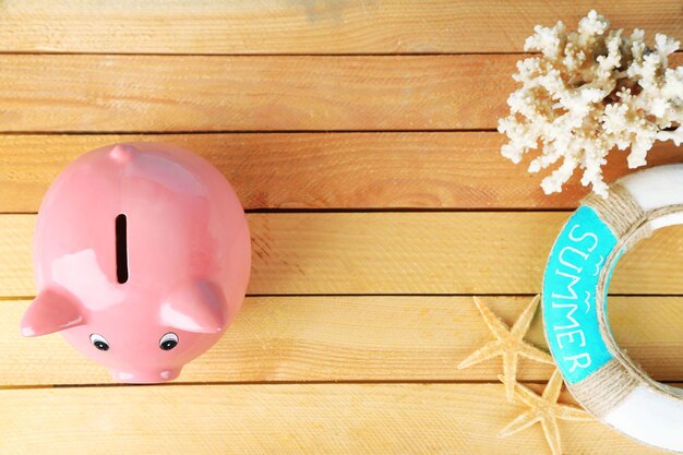 Photo piggy bank with sunglasses on wooden table