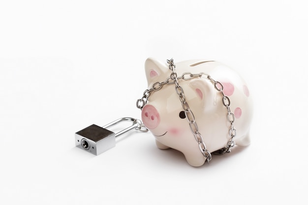 Piggy banks is lock by chain and key