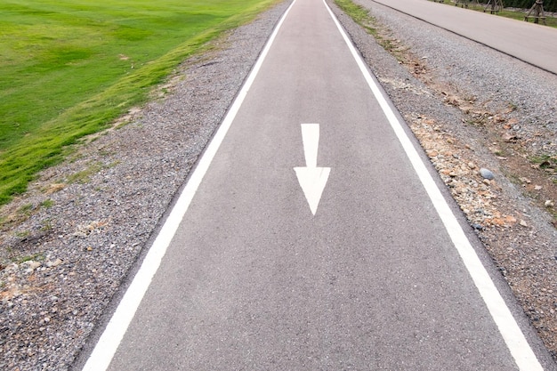 Foto pijlsymbool op de weg