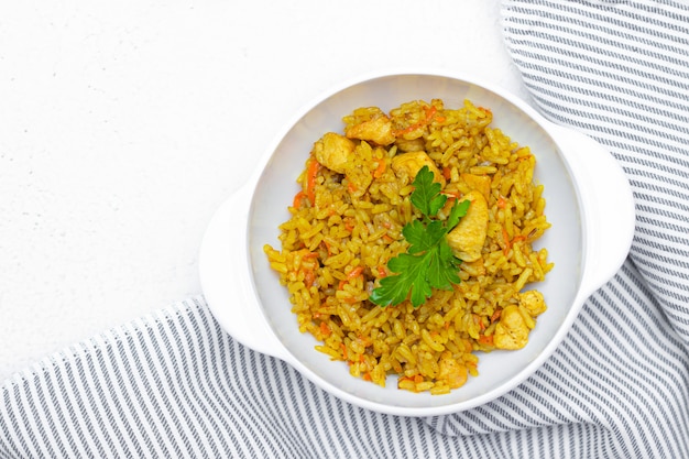 Pilaf op een bord.