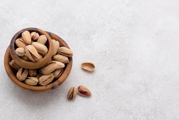 Photo pile of bowls filled with pistachio nuts copy space