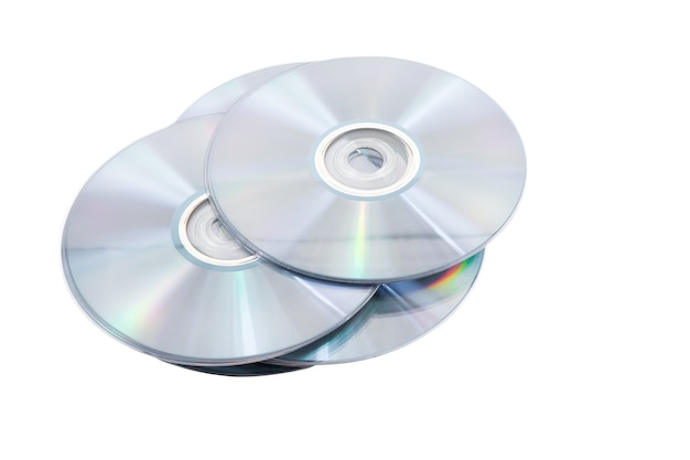 Foto pila di dischi dvd (cd). isolato su bianco.