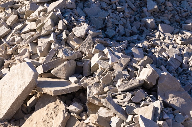 pile of grey gravel of various shapes