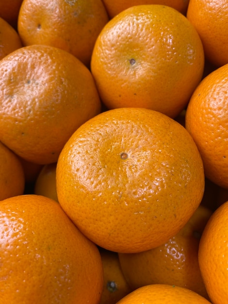 オレンジと書かれたオレンジの山