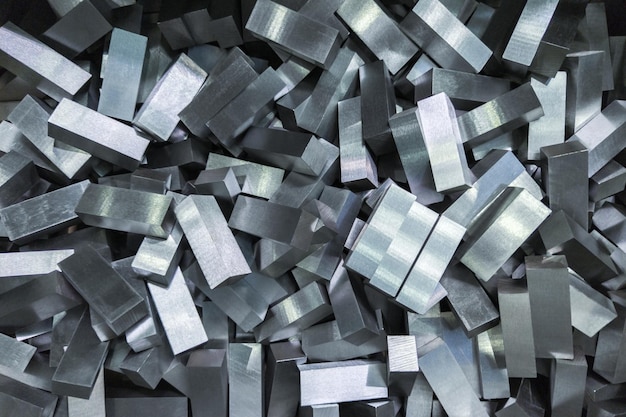 Photo a pile of shiny faceted steel blocks full frame closeup with selective focus view directly from above