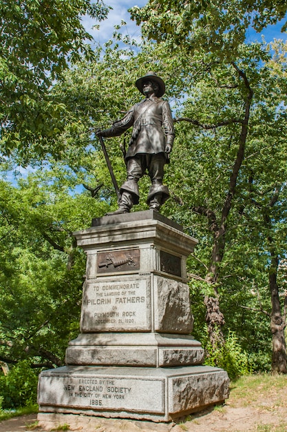 Photo pilgrim monument in central park, new york