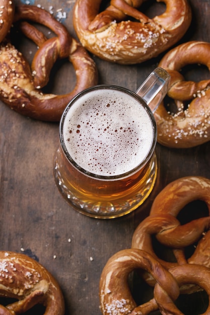 Foto pils met pretzels